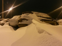Пассажиры пожаловались на занесенную снегом парковку аэропорта «Платов»