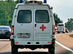 Незваный гость несколькими ударами отправил хозяина дома в больницу и скрылся в Ростовской области