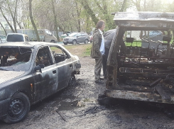 В Ростове на Западном сгорели три иномарки