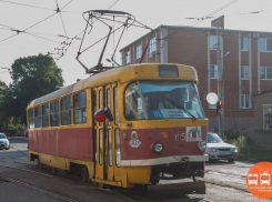 Новые низкопольные трамваи с уникальными дверьми вышли на линии Ростова