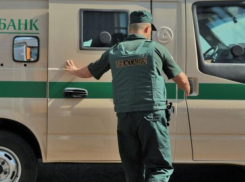 В Ростове вооруженный грабитель напал на инкассаторов