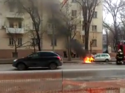 В центре Ростова горела «Лада Калина»