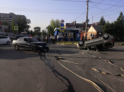 В Ростовской области произошла авария с опрокидыванием автомобиля