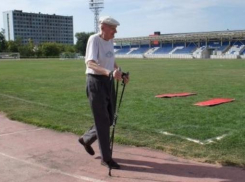 95-летний ветеран ВОВ в Таганроге проверил свои силы и получил золотой значок ГТО 