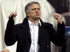 Приступ ярости у Моуринью вызвала поездка на автобусе перед ответной битвой с «Ростовом»