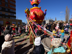 Весело и с размахом: как отметили Масленицу жители «Красного Аксая» и «Вересаево»