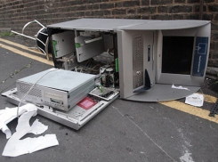 В Ростове с помощью автомобильного троса ограбили банк 