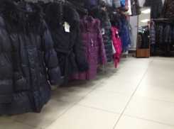 В Ростове вор не снял с себя краденные куртки с этикетками и попался полицейским 