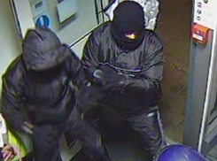 Трое налетчиков в масках забрали деньги из кассы павильона в элитном районе Ростова