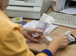 Судимая за мошенничество директор школы получала зарплату за выдуманного ею работника