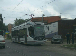 Новейший трамвай протаранил ветерана дорог в Ростове