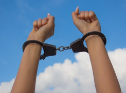 Шахтинке грозит крупный срок за то, что пырнула ножом сожителя