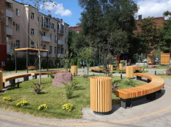 В Ростове открыли сквер «Кленовый дворик» на месте снесенного аварийного дома