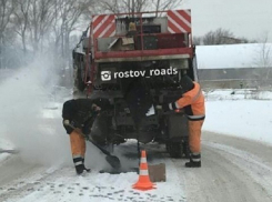 Невероятная укладка асфальта на снег дорожниками Ростова рассмешила горожан