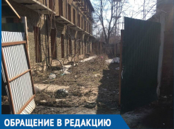 Нехорошее место: ростовчане жалуются на старый дом, ставший мусоркой и домом для бомжей
