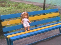 Брошенные в пустой квартире двое детей ищут свою 35-летнюю мать в Ростовской области