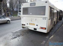 В Ростове Hyundai  столкнулся с пассажирским автобусом