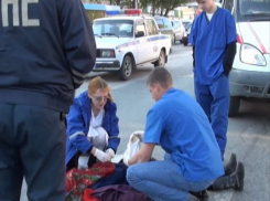 Иномарка сбила женщину, выскочившую «из засады» в центре Ростова