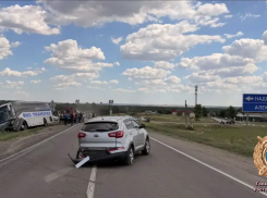 Водитель «Лады Приоры» погиб после столкновения с автобусом в Ростовской области