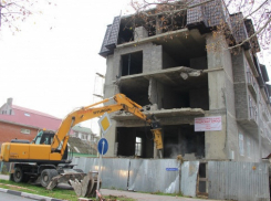 В Таганроге заставили снести самовольную застройку