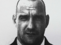 Сбежавшего из-под следствия молодого импозантного преступника разыскивают в Ростовской области