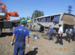 Рейсовый автобус «Дербент-Новочеркасск» слетел с дороги и упал в кювет