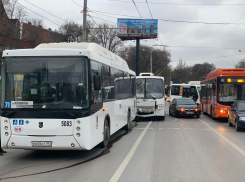 После ДТП с автобусами на Стачки в больнице остается один пассажир