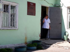 «Взамен предлагают идти уборщиками»: обслуживающую 10 тысяч человек поликлинику закрывают в Ростовской области