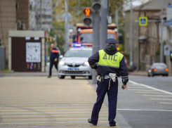 В Ростовской области задержали более 90 работников ГИБДД по подозрению в организации ОПГ