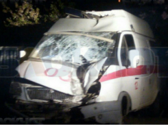 Трое медиков и водитель «скорой» пострадали в серьезном ДТП в Ростовской области