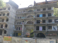 Знаменитый долгострой в переулке Малом в Ростове снесут