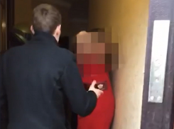 Спецоперацию по задержанию в Ростове крупных мошенников, выводивших миллионы рублей за границу, сняли на видео