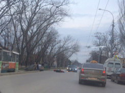 Водитель скутера получил серьезные травмы в ДТП с ВАЗом в Ростовской области