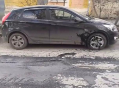 Ставшую жертвой жутких дорожных работ в Ростове красавицу-иномарку сняли на видео