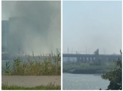 Возле «Ростов Арены» горит камыш на площади 500 квадратных метров