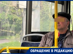 В автобусе №26 заметили мужчину, который приставал к подросткам