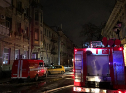 В Ростове на Шаумяна загорелся старинный дом