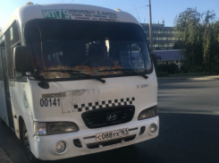 Пассажиры «кинули на деньги» маршрутчика, отказавшегося пускать в салон пенсионерку в Ростове