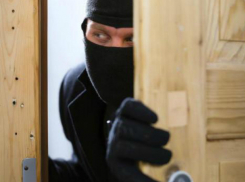 Молодой рецидивист ограбил незапертую хозяевами квартиру в Ростове