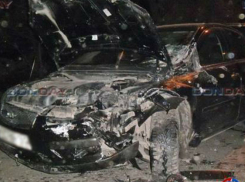 Раненых мужчин из искореженных автомобилей после жуткого массового ДТП в Ростовской области вырезали спасатели