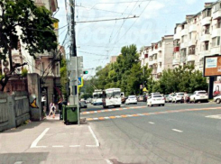 Разрисованный под парковку тротуар в центре Ростова возмутил и озадачил местных жителей