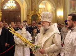 Слюсарь показал фото рождественской службы в кафедральном соборе Ростова