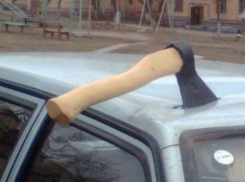 Буйный наркоман зарубил топором женщину и украл бензопилу возле детской площадки в Ростове