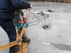 В Тацинском районе утонул рыбак, провалившись под лед