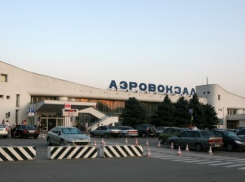 В аэропорту Ростова с рейса сняли  пьяного дебошира