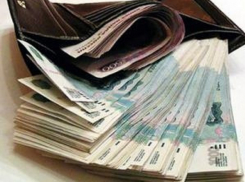 Средняя зарплата чиновников в России выросла на 18 процентов