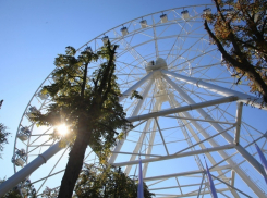 Второе по величине колесо обозрения «Одно небо» торжественно открыли в Ростове 