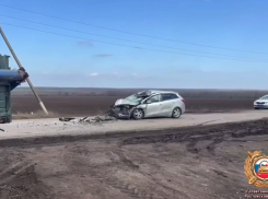 Под Ростовом двое пострадали после того как легковушку смяло под грузовиком