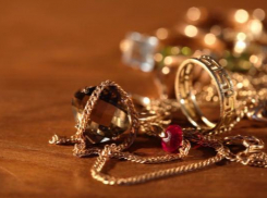 Драгоценности на 400 тысяч рублей похитил из частного дома дончанин