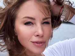 Полина Диброва с трудом купила билеты и уехала от мужа и любовника к детям в Ростов